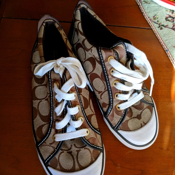 Shoes - Picture 1 of 4